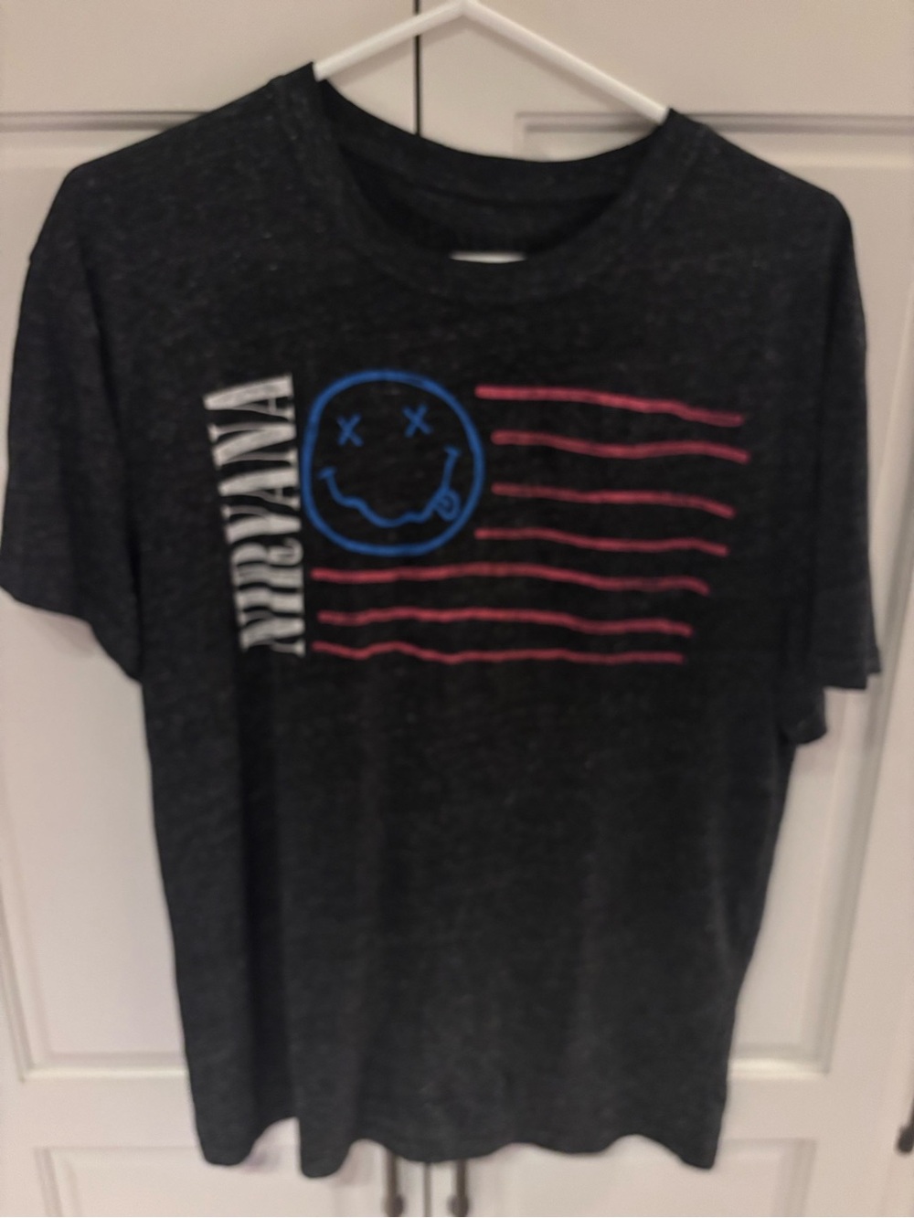 Nirvana Smiley Face American Flag Graphic T-Shirt Black Distressed Band Tee med